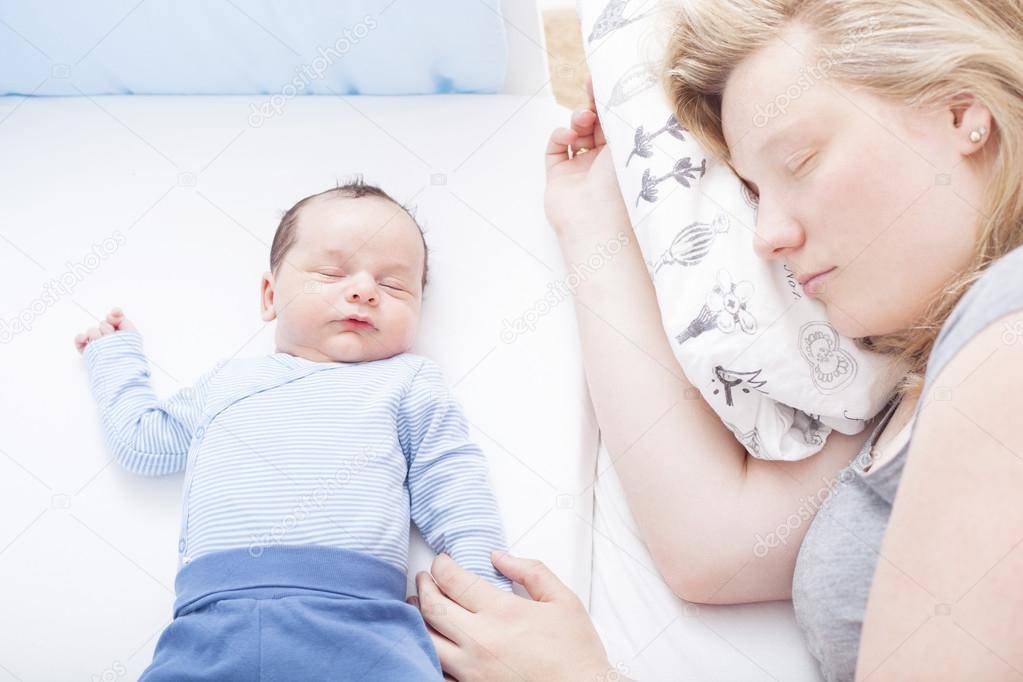 Как отучить ребенка от укачивания перед сном: как уложить грудничка спать и не качать