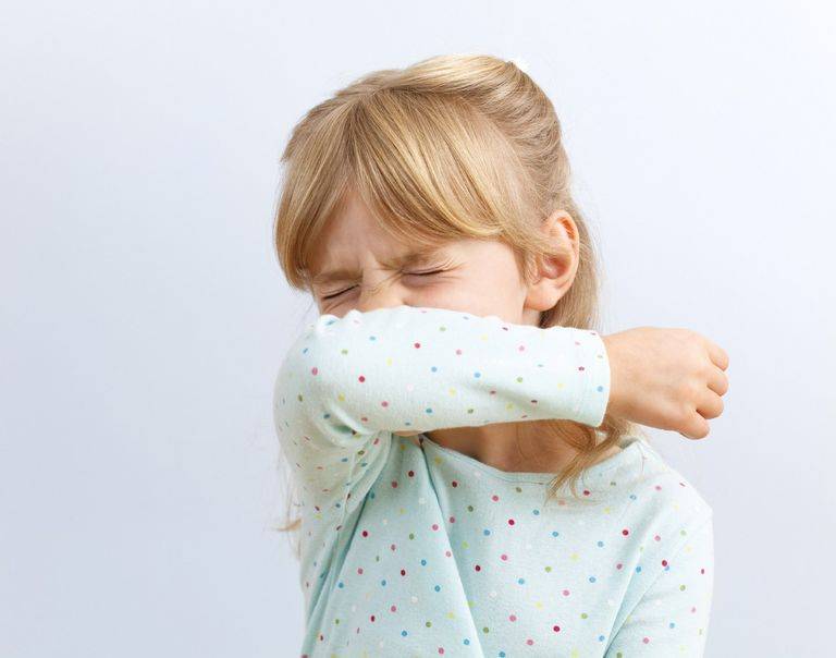 Как лечить сухой и влажный кашель у детей народными средствами