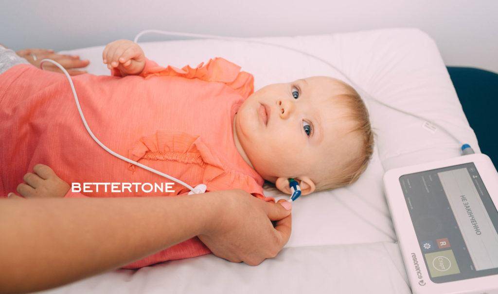 Как проверяют врачи слух ребенка в роддоме
