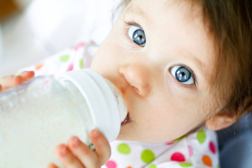 Как отучить ребенка от бутылочки и смеси в 2-3 года: советы Комаровского