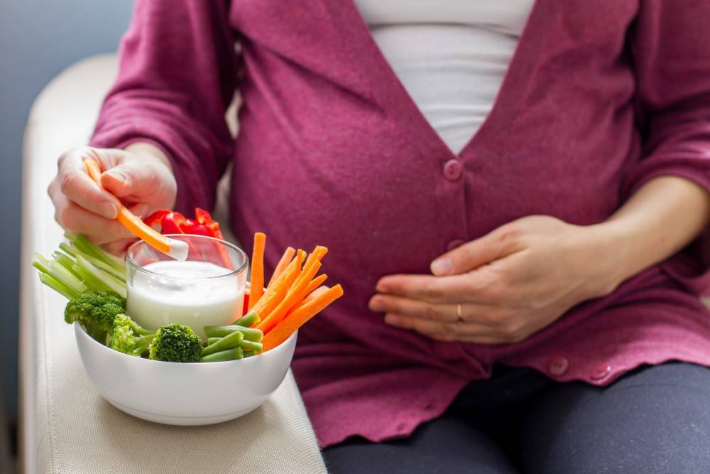 Вегетарианство при беременности: где взять белки и железо?