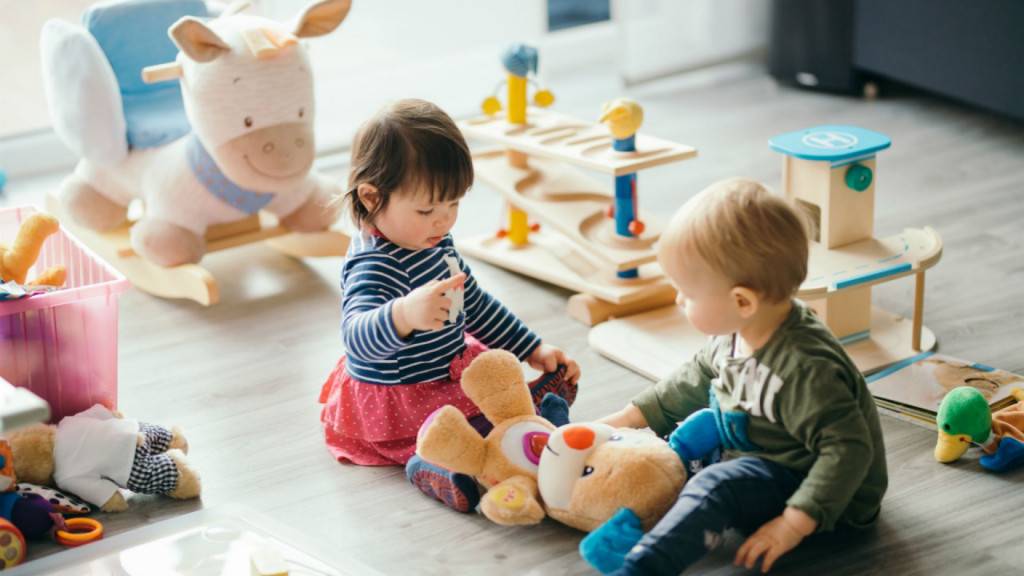 С чего начать и как научить ребенка играть самостоятельно: 7 эффективных советов