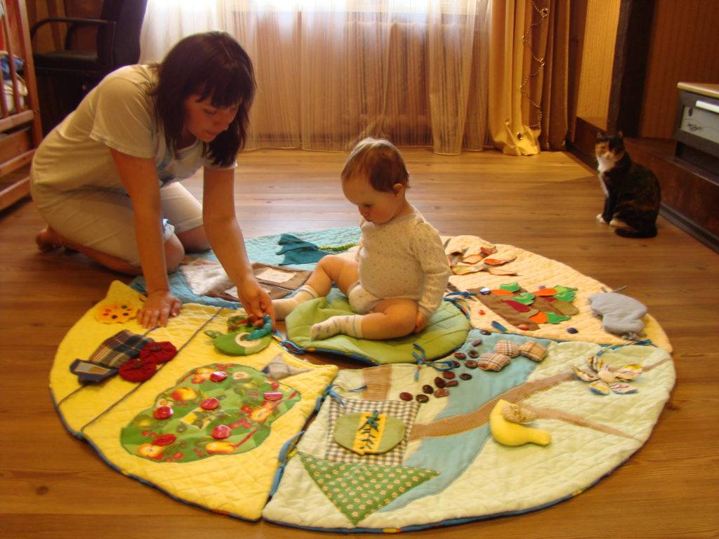 Развивающие коврики для малышей: какие бывают? с какого возраста развивающий коврик