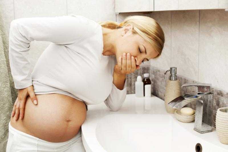 Выясняем, почему болит спина при беременности и как избавиться от дискомфорта своими силами.