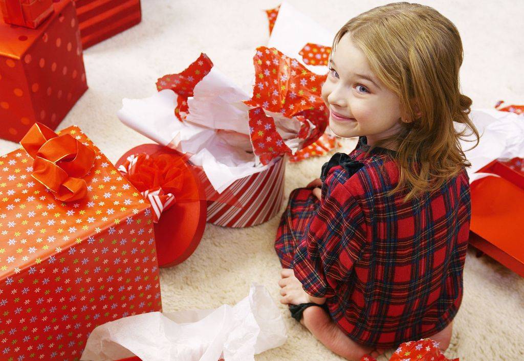 Что подарить девочке на 5 лет? 36 фото список подарков на день рождения пятилетней дочери. что можно подарить внучке и крестнице?