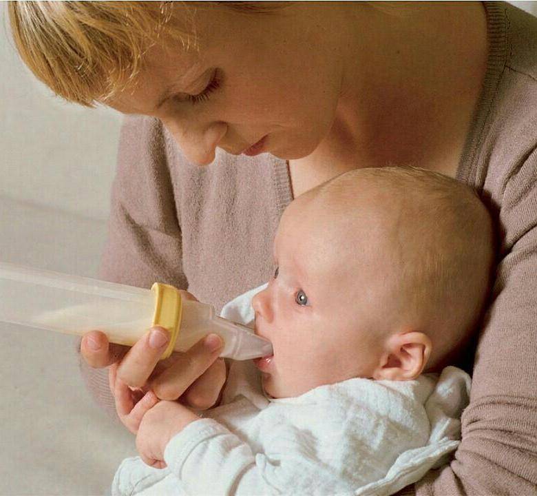 Правила кормления новорожденного сцеженным молоком из бутылочки