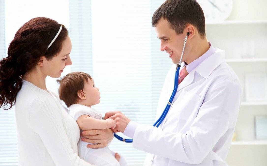 Каких врачей проходят в месяц новорожденные?