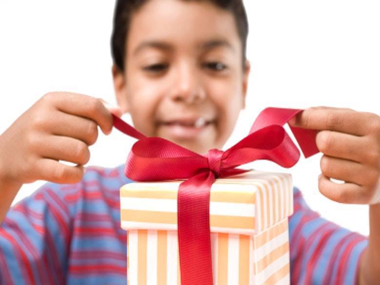 Что подарить мальчику на 7 лет: оригинальные и современные варианты