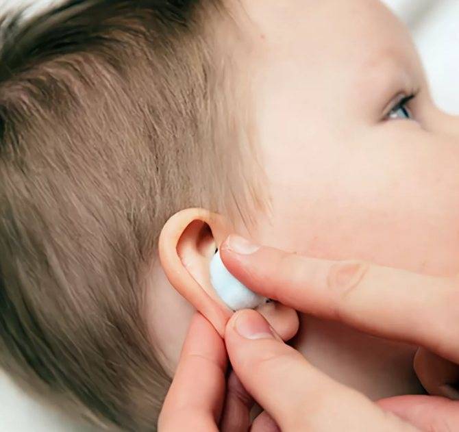 Как правильно почистить уши ребёнку в домашних условиях?