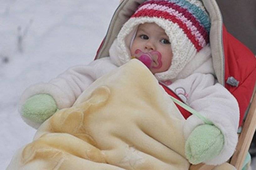 Насморк у младенца: стоит ли выходить на прогулку зимой при таких симптомах