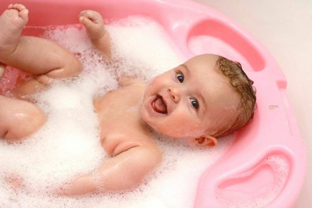 Как делать воздушные ванны для грудничка? сколько времени проводить процедуру? закаливание детей до года воздухом (воздушные ванны)