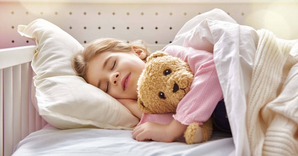 Несколько хитростей, которые помогут приучить ребёнка спать в своей кроватке