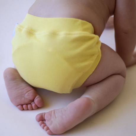 Что лучше для малыша — трусики или подгузники?