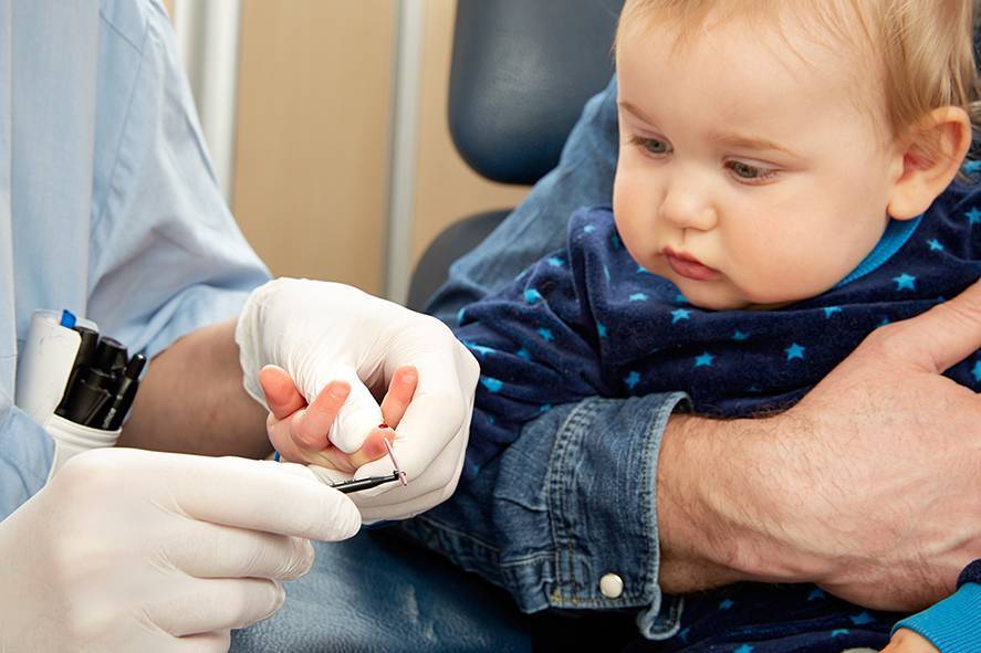 Дети сдают кровь из пальца натощак или нет — можно ли кушать перед общим клиническим анализом?