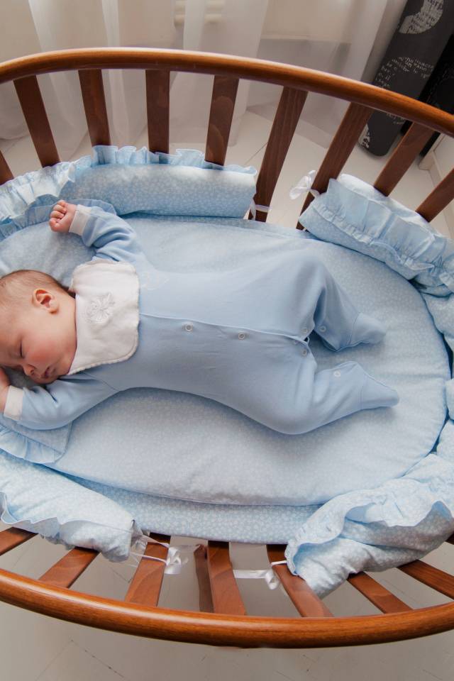 Где должен спать новорожденный ребенок до года