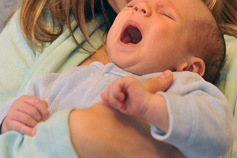 Новорожденный ребенок захлебывается слюной – экстренные меры