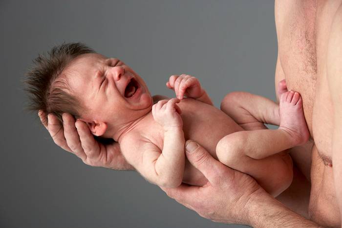 Почему нельзя показывать новорожденного чужим и когда можно начинать