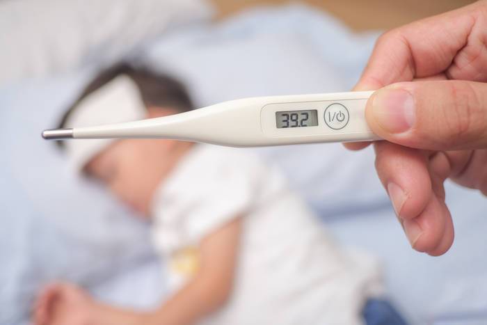 Почему не сбивается температура у ребенка, или 8 типичных ошибок при снижении температуры тела у детей