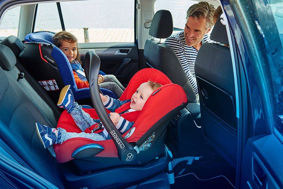 Можно ли возить ребёнка на переднем сиденье автомобиля?
