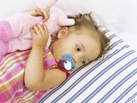 Как отучить ребенка спать с соской — рекомендации. можно ли спать с пустышкой?