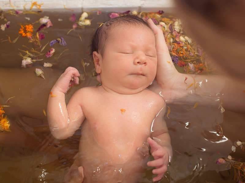 Как заваривать ромашку для купания новорожденного