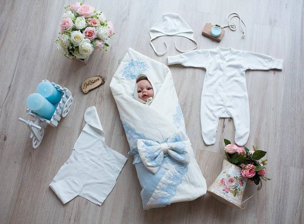 Как одеть новорожденного на выписку из роддома зимой и осенью
