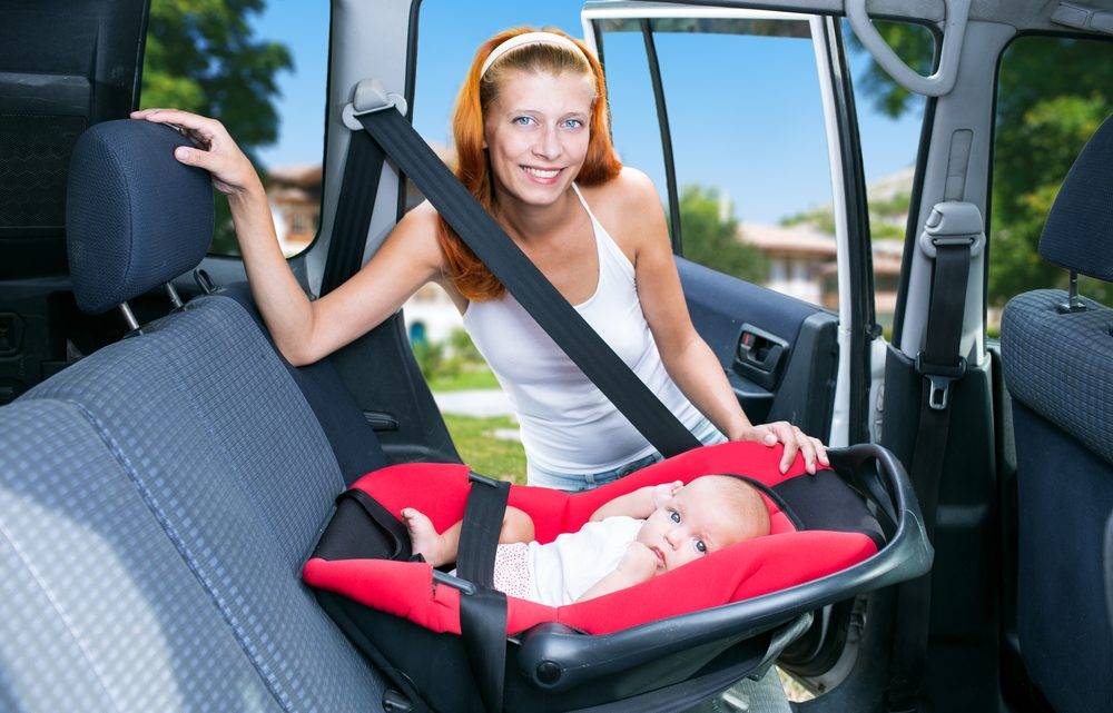 С какого возраста можно перевозить ребенка в бескаркасном автомобильном кресле и нужно ли: все “за и против”