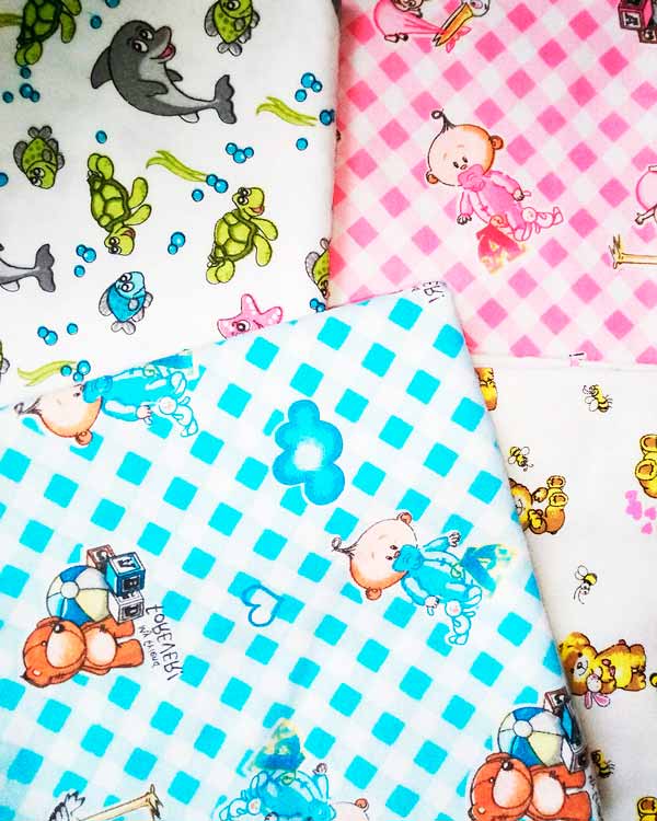 Одноразовые пеленки (23 фото): лучшие детские впитывающие изделия размером 60х90 и 60х60, и в рулоне для новорожденных