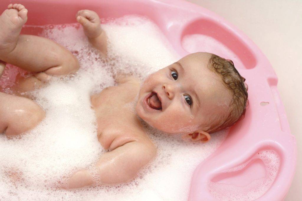 Как часто купать новорожденного ребенка зимой