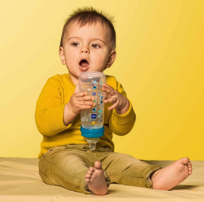 Время перемен: когда и как от отучить ребенка бутылочки?