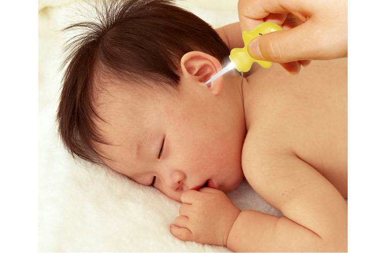 Методика чистки ушей младенцу