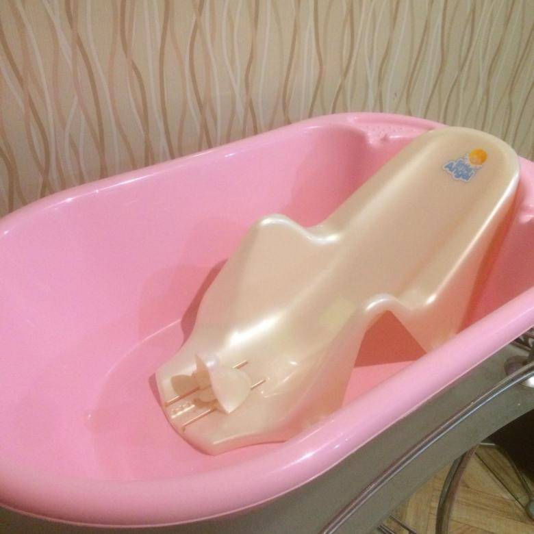 Как правильно купать новорождённого в ванночке первый раз, с горкой