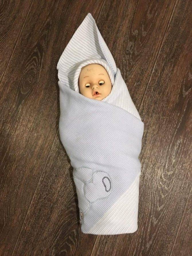 Как запеленать новорожденного ребенка в одеяло?