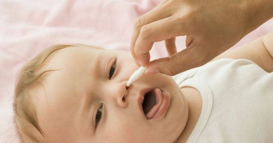 Как правильно закапывать капли в нос ребенку до года