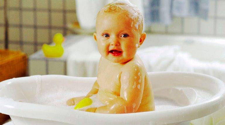 Грудничковое плавание: как подобрать температуру воды для занятий в домашней ванне