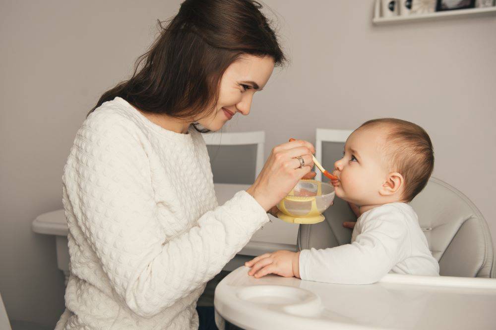 Все о правильном кормлении грудного ребенка, особенности грудного и искусственного вскармливания малыша