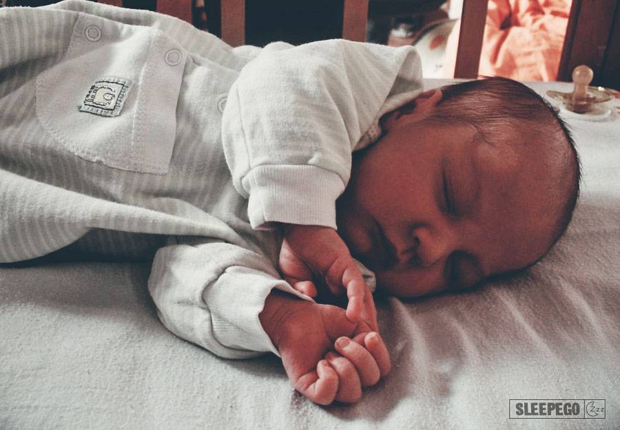 Безопасный сон новорожденного: как выбрать правильное положение