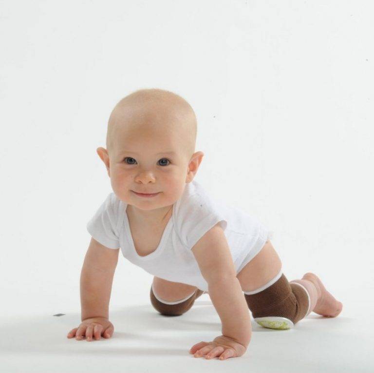 Развитие ребенка: первый шаг малыша — как научить ходить