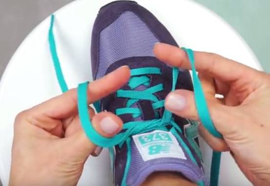 Как научить ребенка завязывать шнурки