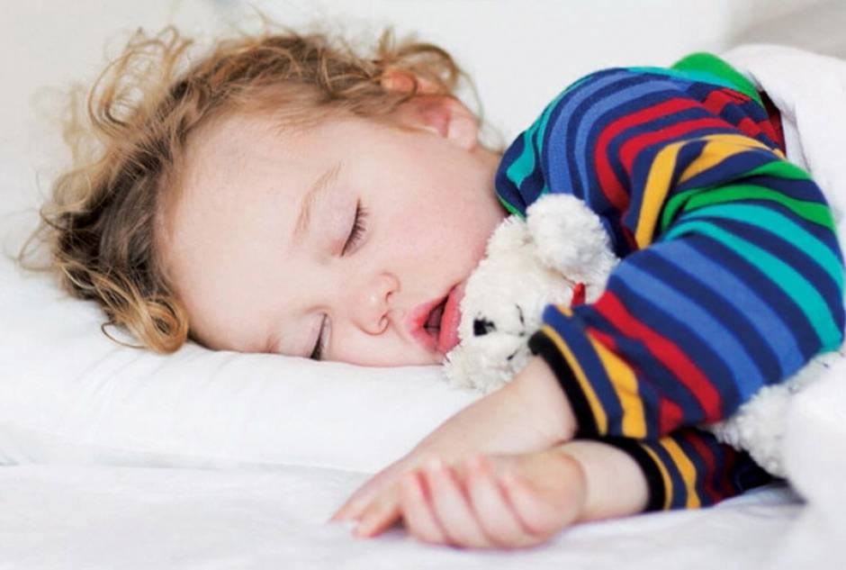 Советует комаровский: как приучить ребенка засыпать самостоятельно и ошибки родителей