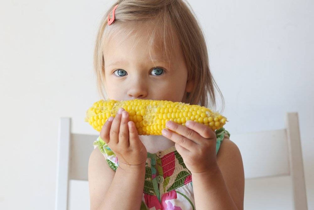 С какого возраста ребенку можно давать кукурузу и в каком виде?