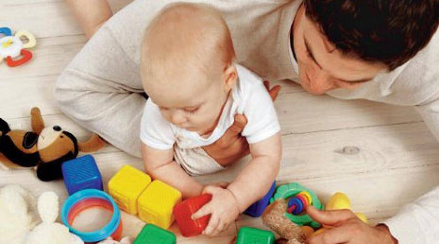 Как развивать ребенка в 10 месяцев - занятия с малышами до года