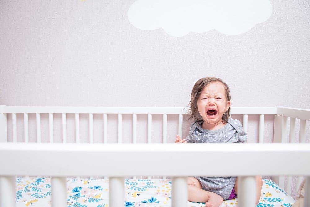 Как успокоить плачущего ребенка: 4 способа для новорожденных. как уложить ребенка спать