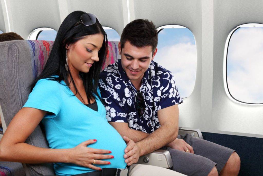 Можно ли летать на самолете на ранних сроках беременности: что надо знать
