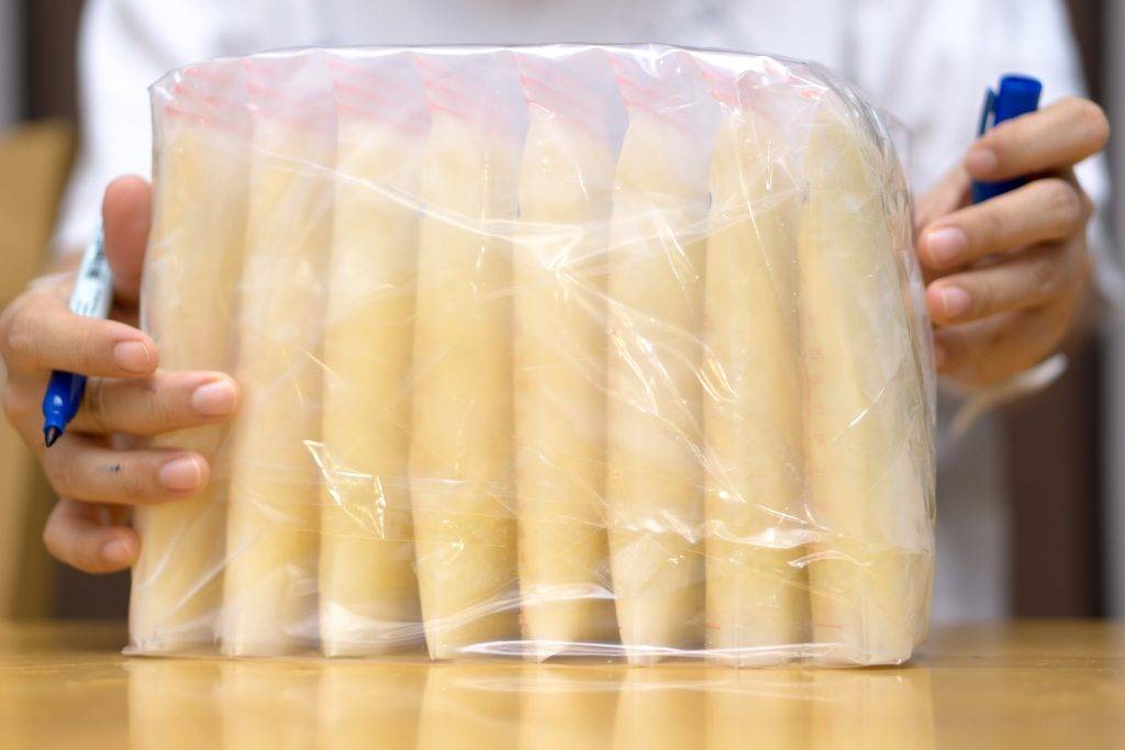 Пакеты для заморозки грудного молока: достоинства и недостатки способа хранения детского питания
