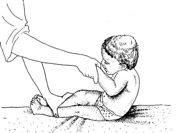 Как научить ребенка сидеть самостоятельно, садиться из положения лежа: видео