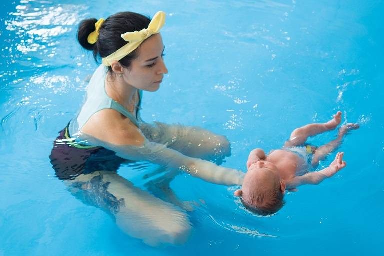 Как научить ребенка плавать в 6, 7, 8 и 9 лет и старше: обучение плаванию школьников и подростков, упражнения и методики