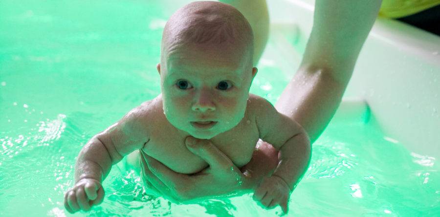 Детские бассейны. все о плавании грудничков и новорожденных: видео-уроки и методики обучения навыкам в ванне и бассейне
