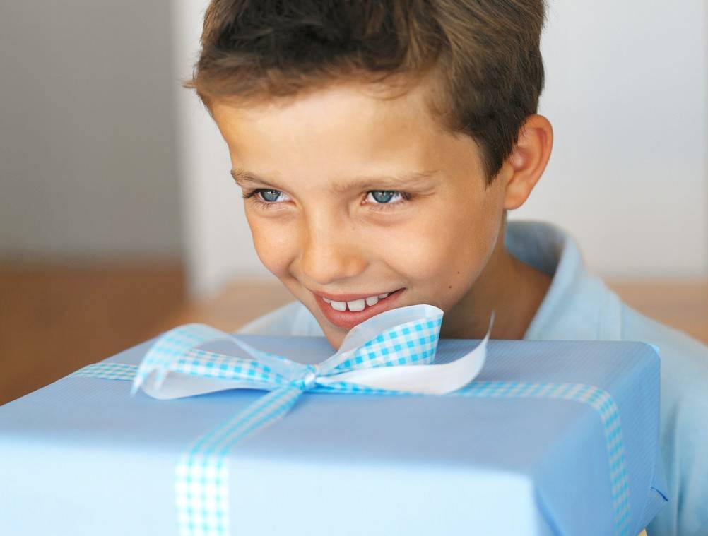 Что подарить мальчику на 7 лет - 64 фото идеи оригинальных подарков для мальчиков