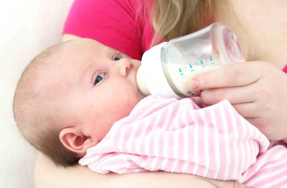 Смешанное вскармливание ребенка: кормление смесью и грудным молоком одновременно